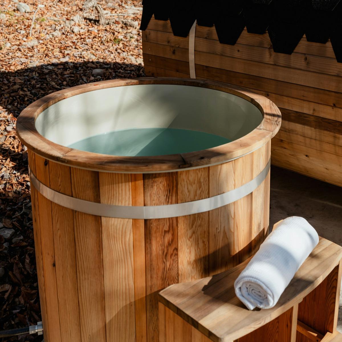 Cold Plunge 101: What It Is, How It Works, and Why Everyone's Talking About It